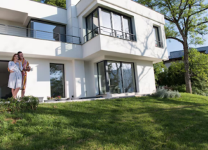 How Seasonal Changes Affect the Way Your Home Looks From the Outside